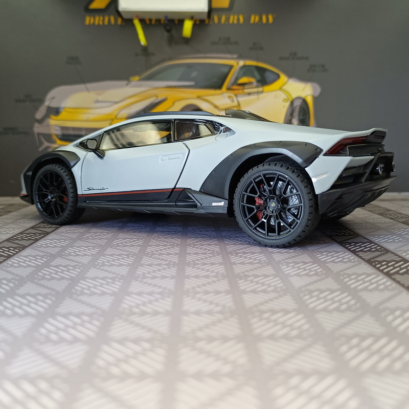 1:24 Lamborghini STO modello d - Audio Music Car recensione e prezzo